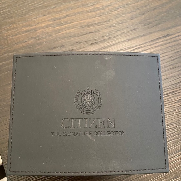 100% Authentic Citizen Silver Watch - Picture 4 of 4